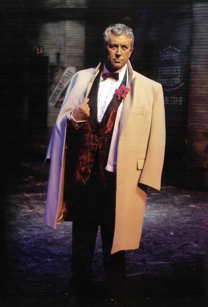 Francisco Valladares en una escena de "Victor o Victoria"
