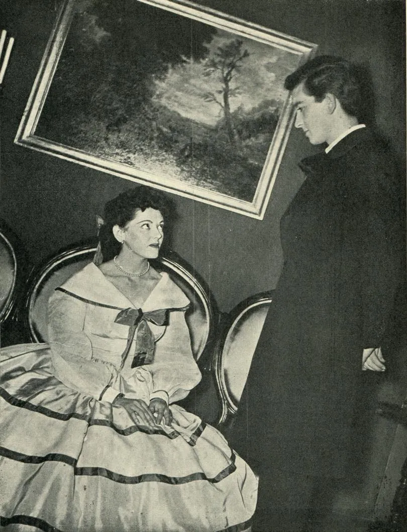 Elena Espejo y Francisco Valladares en una escena de "Sur"