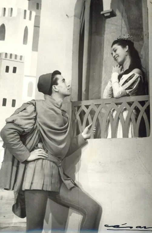 Con Delia Luna en el balcón en una escena de "La Fierecilla Domada" - Foto César