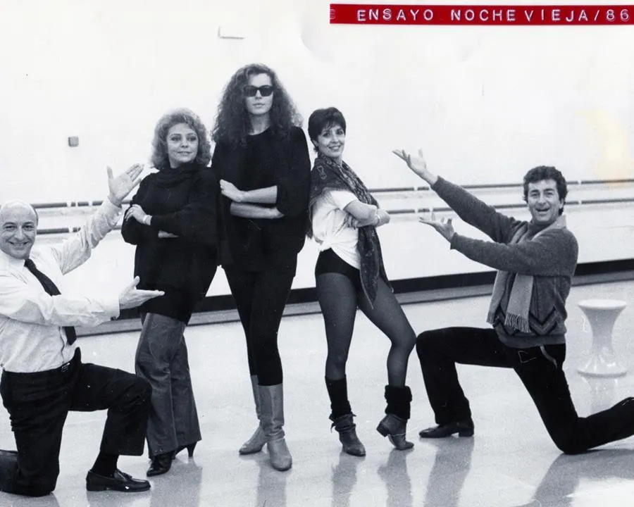 Ensayo para el especial Nochevieja de TVE. Con Raúl Sender, Mayra Gómez Kent, Bibi Andersen y Concha Velasco. 1986
