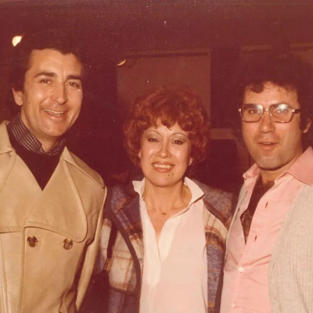 Con Carmen Bernardos y Andrés Peláez en la Galería Multitud